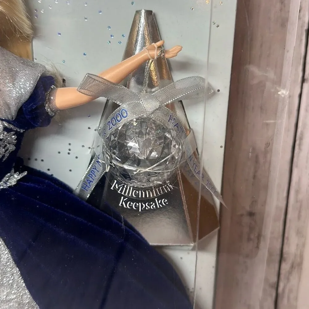 Mattel Millennium Princess Holiday Barbie Doll 2000‎ Blue Velvet Dress